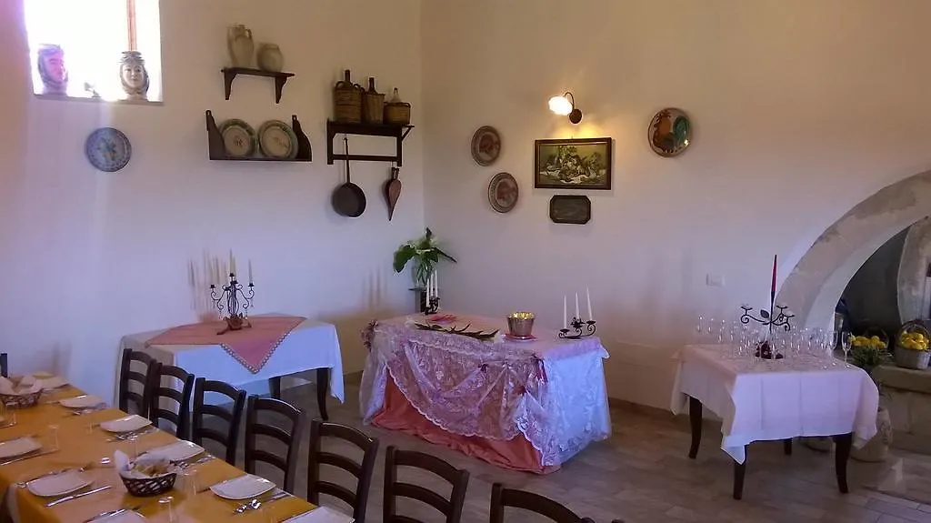 אבולה Agriturismo Monte Criscione 0*,