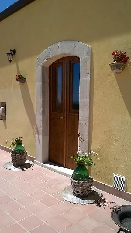 בית חווה אבולה Agriturismo Monte Criscione איטליה