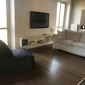 Over The Tiber Loft Apartment Rome
