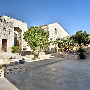 Casa di campagna Borgo Alveria, Villa Vela